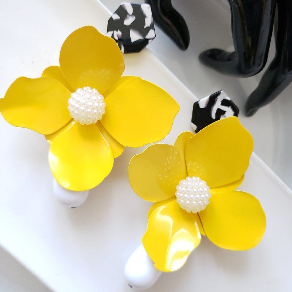 New! Zara Big Floral Earrings - Picture 13 of 16